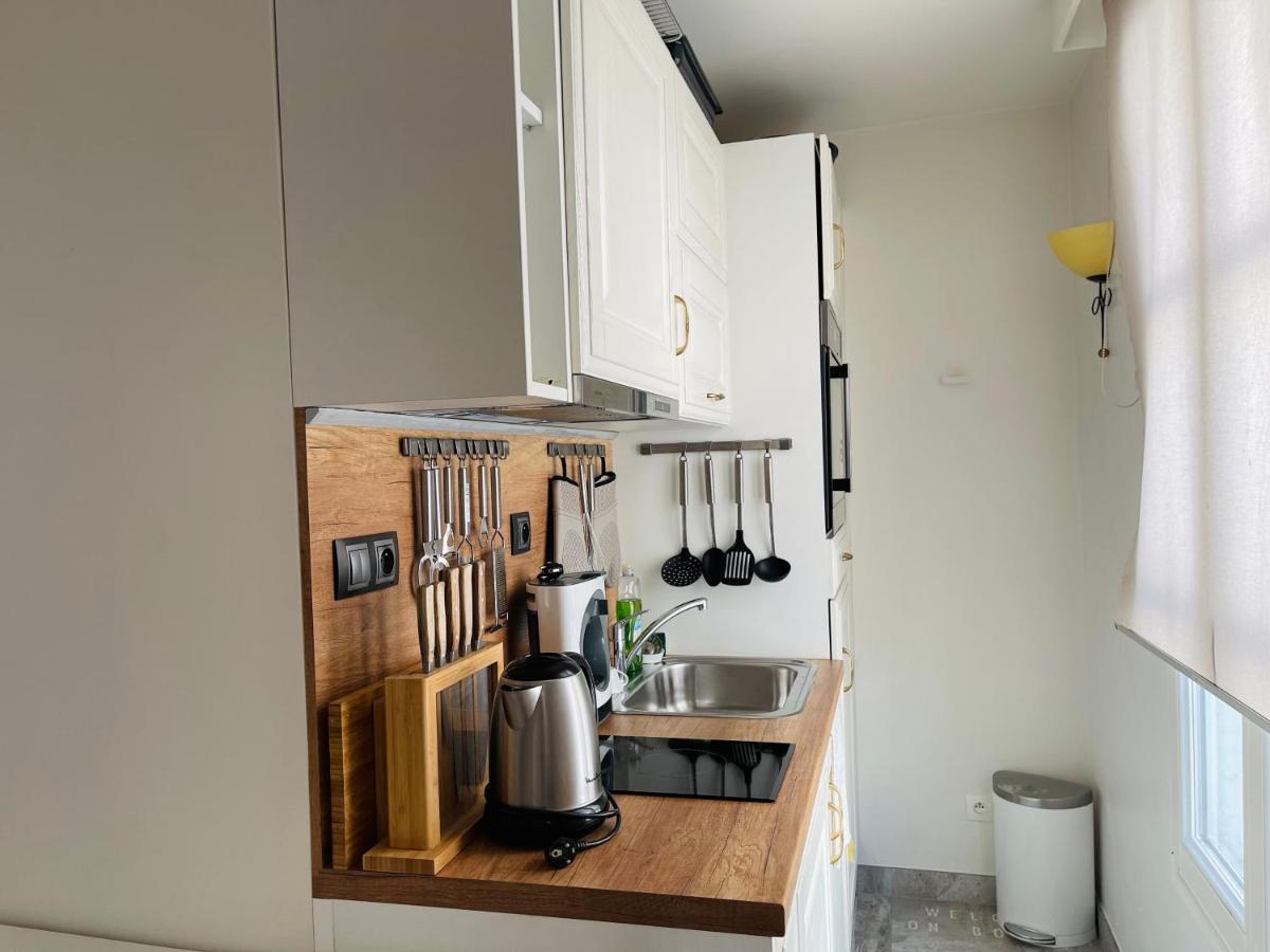 Pleasure Little Treasure - Montmartre Apartment Париж Екстериор снимка
