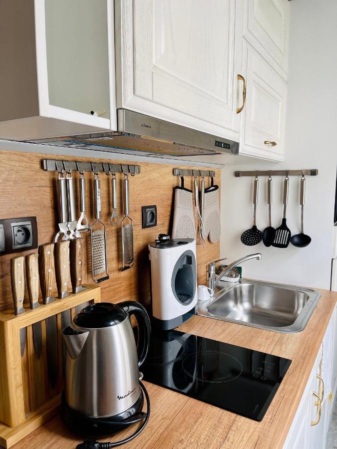 Pleasure Little Treasure - Montmartre Apartment Париж Екстериор снимка